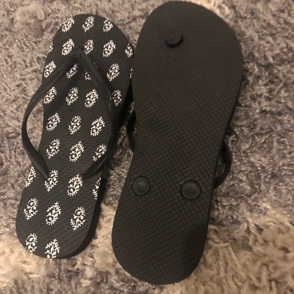 Gap and Havaianas flip flops - Picture 4 of 7